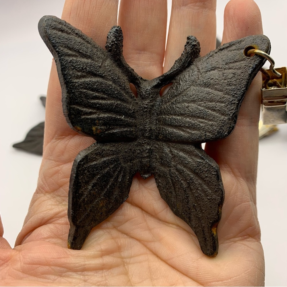 Set of 4 cast iron butterfly clips